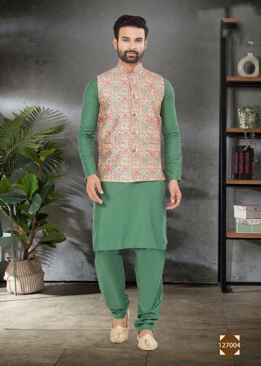 Men's Kurta Pyajama with Jacket.